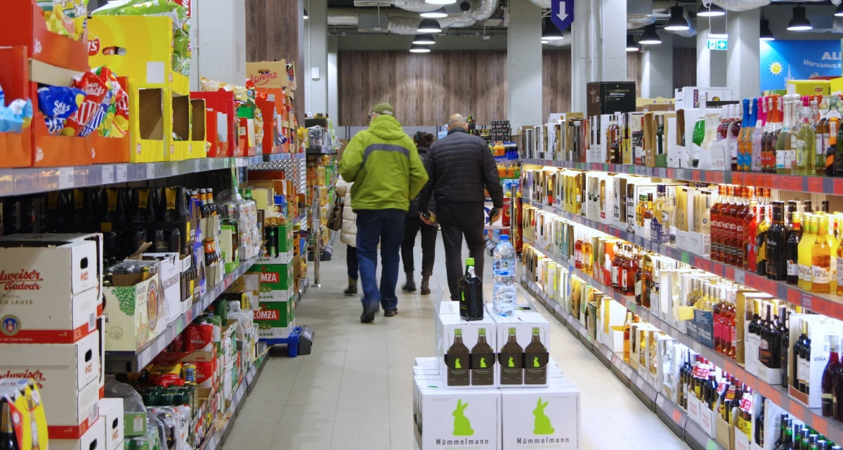 Rząd ma gotowy projekt rozporządzenia ograniczającego możliwość wprowadzania na rynek saszetek z alkoholem. Rozporządzenie miało być opublikowane przed północą, jednak po tym, jak producent takich alko-tubek zdecydował się wycofać towar ze sklepów, rządzący dali sobie czas na dopracowanie przepisów.