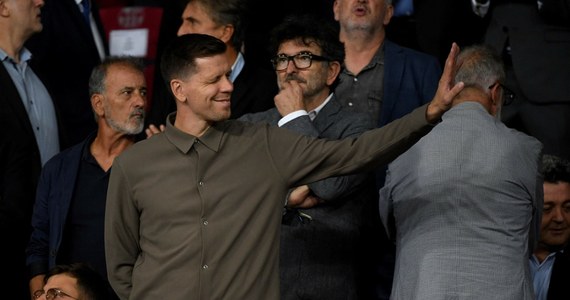 Wojciech Szczęsny podpisał kontrakt z FC Barcelona! Z nieoficjalnych informacji wynika, że zarobi około trzech milionów euro brutto i będzie grać z numerem "25" na koszulce. W ekipie Barcy Szczęsny będzie występował razem z Robertem Lewandowskim.