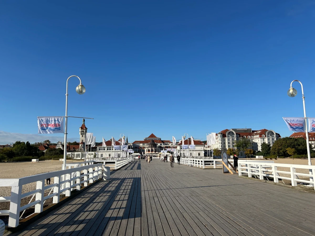 Ponad 7 mln złotych zarobiło w tym sezonie sopockie molo. Na najpopularniejszą atrakcję Trójmiasta kupiono tyle samo biletów, co w ubiegłym roku. Od 12 kwietnia do 30 września odwiedziło je ponad milion osób. 