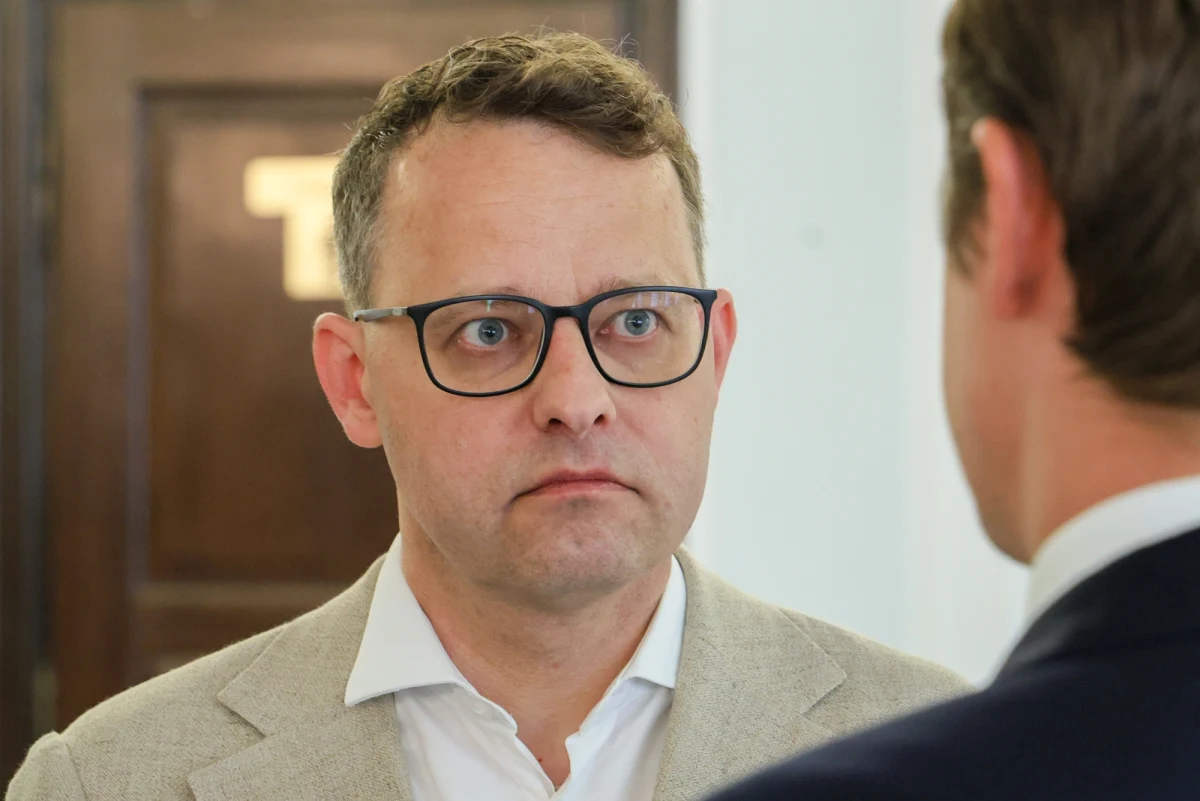 Zgromadzenie Parlamentarne Rady Europy uchyliło immunitet byłego wiceministra sprawiedliwości Marcina Romanowskiego. W głosowaniu wzięło udział 111 delegatów. Za uchyleniem immunitetu głosowało 85 z nich. Przeciw było 23, a trzy osoby wstrzymały się od głosu. Prokuratura Krajowa rozpocznie ponownie procedurę przesłuchania i postawienia zarzutów Romanowskiemu - dowiedział się dziennikarz RMF FM.