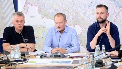 Polacy ocenili, który polityk sprawdził się w czasie powodzi [SONDAŻ]