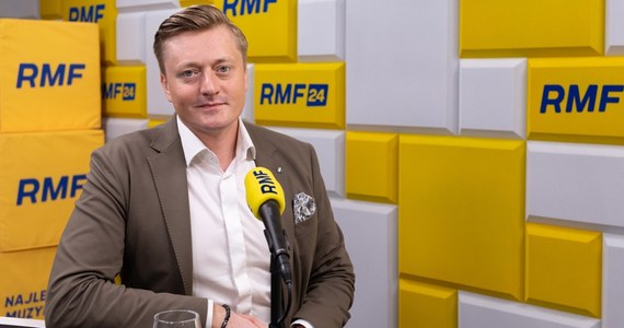 Gościem Rozmowy o 7:00 w Radiu RMF24 będzie mecenas Bartosz Lewandowski, obrońca byłego wiceministra sprawiedliwości Marcina Romanowskiego. Porozmawiamy m.in. o konsekwencjach uchylenia Romanowskiemu immunitetu przez Zgromadzenie Parlamentarne Rady Europy.