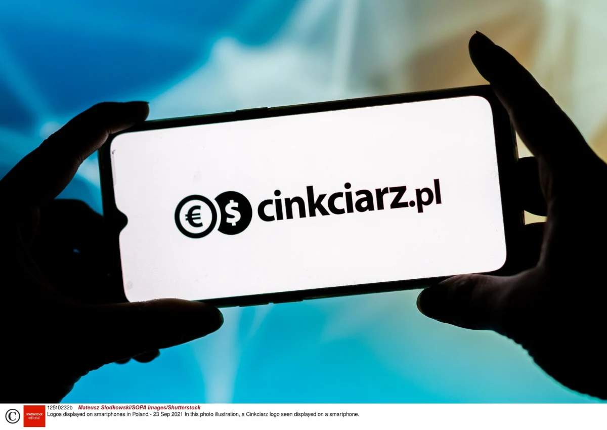 Komisja Nadzoru Finansowego cofnęła zezwolenie na świadczenie usług płatniczych spółce Conotoxia, która działa przez agentów Cinkciarz.pl i Cinkciarz.pl Marketing. Conotoxia musi zaprzestać zawierania nowych umów o prowadzenie rachunku, przyjmowania wpłat lub transferów. W ostatnich dniach klienci serwisu Cinkciarz.pl skarżyli się na opóźnienia w realizacji wymiany walut i przekazów pieniężnych.
