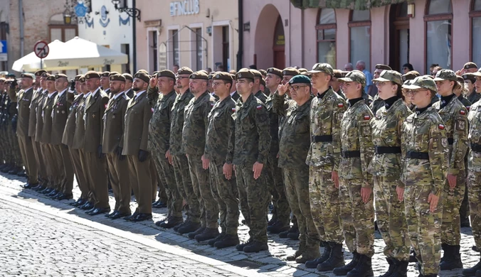 Posłowie w mundurach? MON pochyli się nad zmianami w prawie