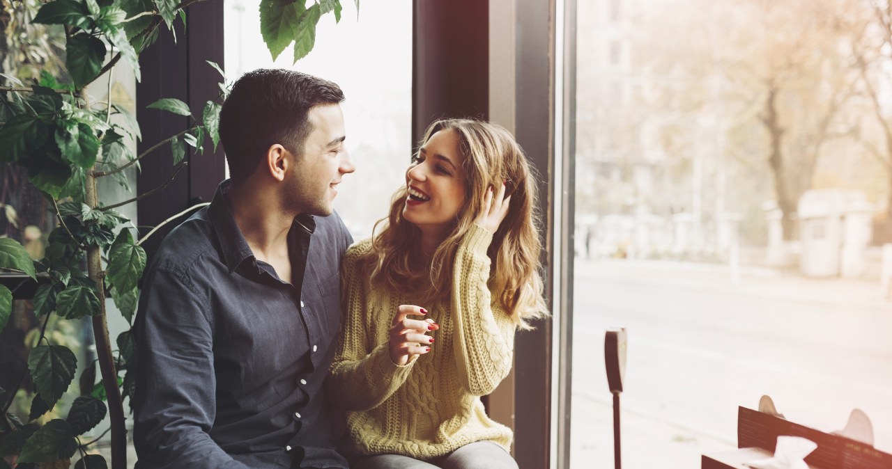 Flirt na słowa. Pytania, które robią atmosferę na pierwszej randce