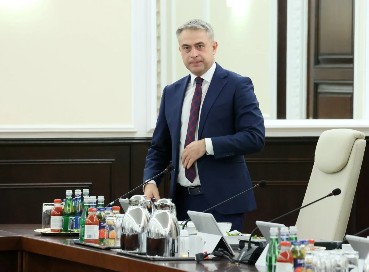 Wicepremier i minister cyfryzacji Krzysztof Gawkowski zapowiedział w czwartek, że rząd chce powołać instytut badawczy pracujący nad rozwojem sztucznej inteligencji w Polsce. Jego praca miałaby ruszyć 1 stycznia 2025 r. Za tworzenie jednostki ma być odpowiedzialny prof. Piotr Sankowski – do niedawna szef IDEAS NCBR. 