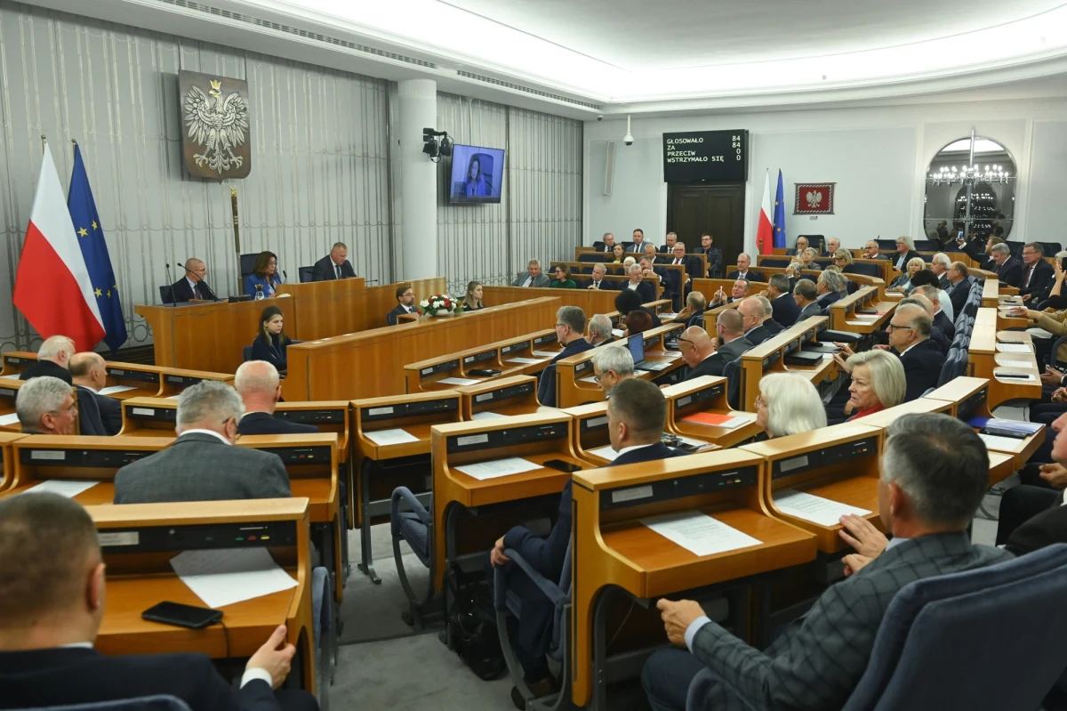 Specustawa powodziowa została przyjęta jednogłośnie i bez poprawek przez Senat. Przepisy zakładają m.in. wsparcie dla kredytobiorców i zasiłek losowy na potrzeby edukacyjne dzieci.