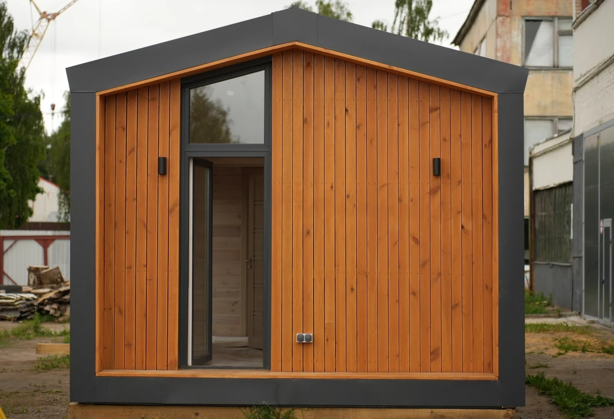 Zuchwała kradzież w Nowym Targu. Dwa luksusowe mobilne domy o łącznej wartości ok. 200 tys. zł zniknęły z jednej z posesji.