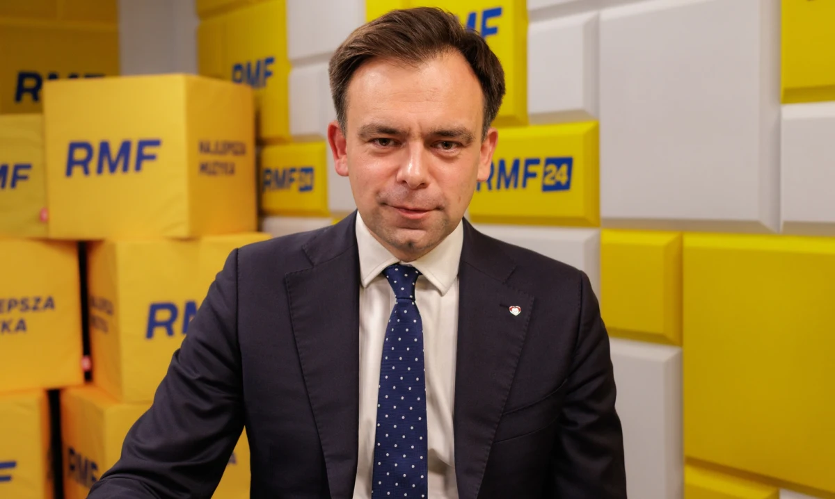 Kiedy zostanie zlikwidowana składka dla przedsiębiorców od sprzedaży środków trwałych, w tym nieruchomości? W Popołudniowej rozmowie w RMF FM z odpowiedzią pospieszył minister finansów: "Pracujemy nad tym, aby od 1 stycznia zlikwidować pobór składki od sprzedaży m.in. nieruchomości. To z całą pewnością wejdzie w życie, to zostało już wpisane dla wykazu prac rządu" - przekazał Andrzej Domański. 