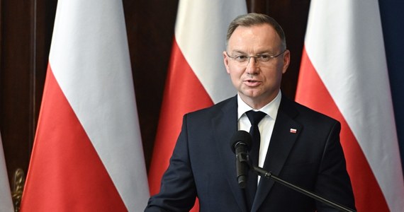 Szefowa Kancelarii Prezydenta RP Małgorzata Paprocka poinformowała, że prezydent Andrzej Duda złożył podpis pod tzw. specustawą powodziową. Nowe przepisy zakładają m.in. wsparcie dla kredytobiorców i zasiłek losowy na potrzeby edukacyjne dzieci.