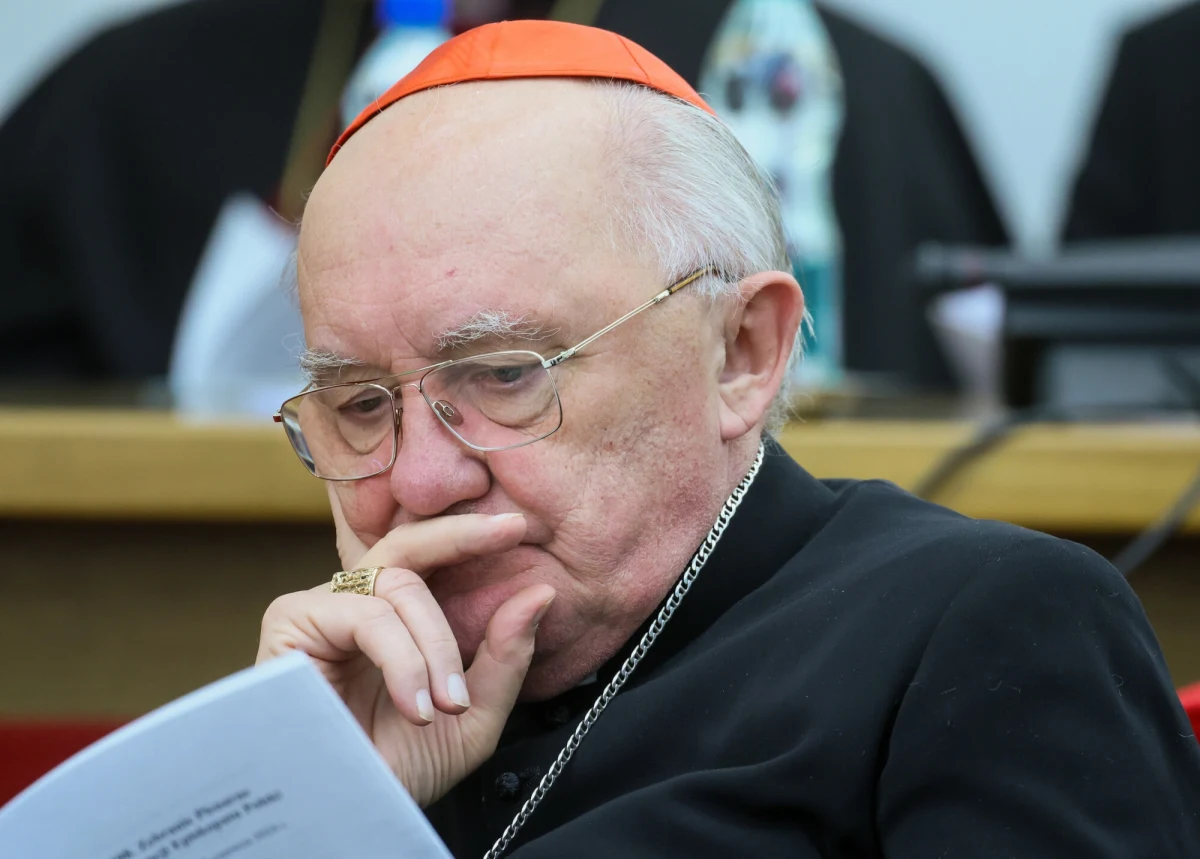 "Jedna godzina lekcji religii w tygodniu powinna być absolutnie obowiązkowa dla wszystkich uczniów, skoro żyjemy w cywilizacji europejskiej, która wyrosła z chrześcijaństwa" - powiedział PAP metropolita warszawski kard. Kazimierz Nycz. Hierarcha zastrzegł, że czym innym są lekcje religii, a czym innym katecheza przyparafialna, której zadaniem jest pogłębianie wiary.