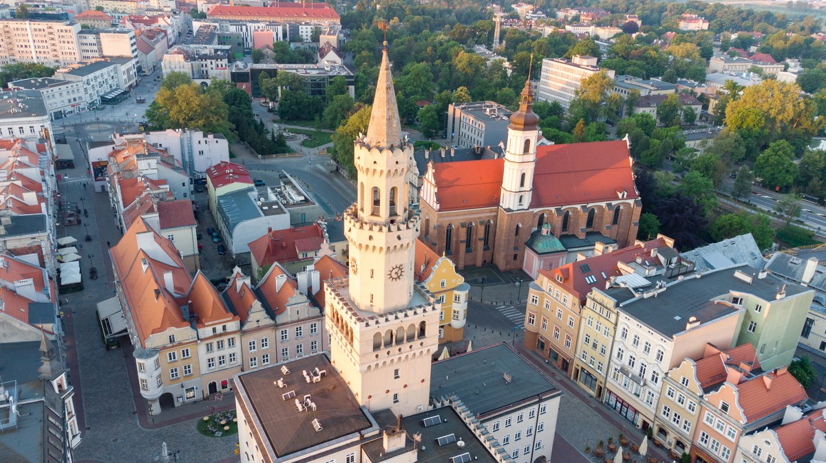 W najbliższy weekend w Opolu odbędzie się wyjątkowe wydarzenie, które co roku przyciąga rzesze mieszkańców i turystów. Mowa o Jarmarku Franciszkańskim, na którym będzie można nie tylko kupić unikatowe rękodzieło, ale także odkryć bogactwo kultury franciszkańskiej. 