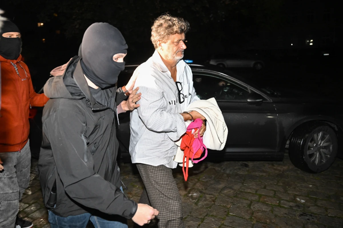 Jest wniosek do sądu o areszt wobec Janusza Palikota - informuje Prokuratura Krajowa. Były poseł usłyszał osiem zarzutów, które dotyczą oszustwa i przywłaszczenia mienia. Zarzuty oszustwa usłyszeli też jego współpracownicy - Przemysław B. oraz Zbigniew B. Palikot nie przyznaje się do winy - poinformował jego pełnomocnik mec. Jacek Dubois. Zdaniem pełnomocnika nie ma podstaw do tymczasowego aresztowania byłego posła.