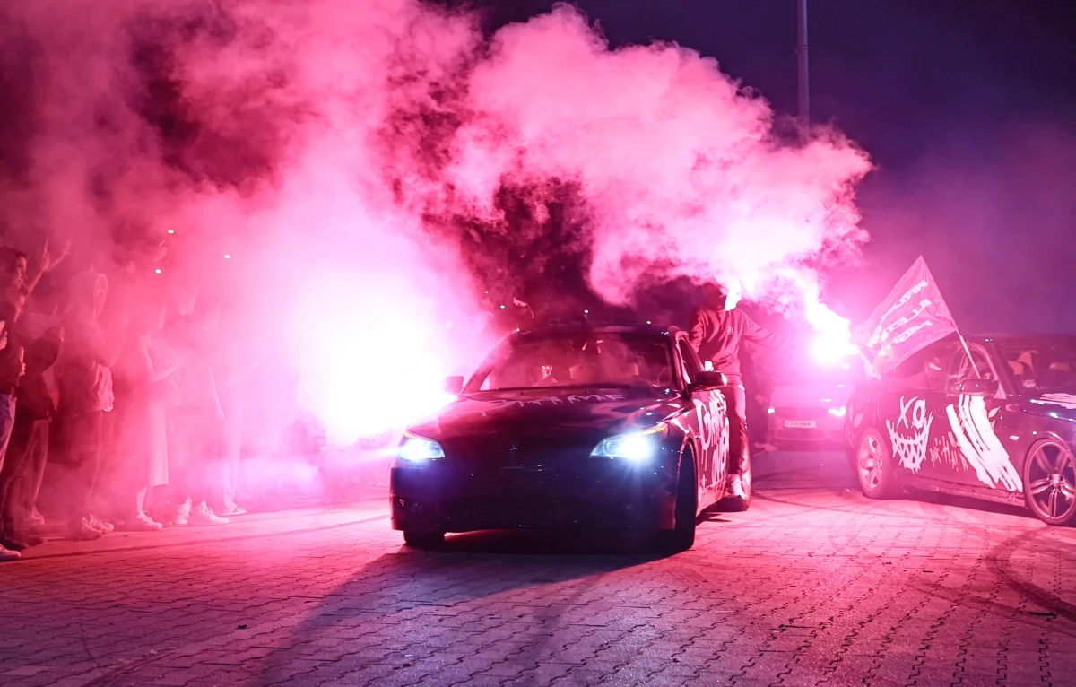 Będą ostrzejsze przepisy dotyczące ruchu drogowego. Przygotowuje je policja w porozumieniu z prokuraturą, MSWiA oraz resortem sprawiedliwości. Surowo karane mają być m.in. udział i organizacja ulicznych wyścigów - informuje dziennikarz RMF FM Krzysztof Zasada.