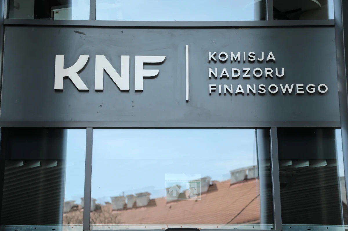 Władze internetowego kantoru Cinkciarz.pl poinformowały, że podejmą wszelkie kroki prawne, by jak najszybciej uchylić decyzję Komisji Nadzoru Finansowego o wycofaniu zezwolenia na świadczenie usług płatniczych przez powiązaną z nim spółkę Conotoxia. Cinkciarz.pl wciąż prowadzi wymianę walut online.