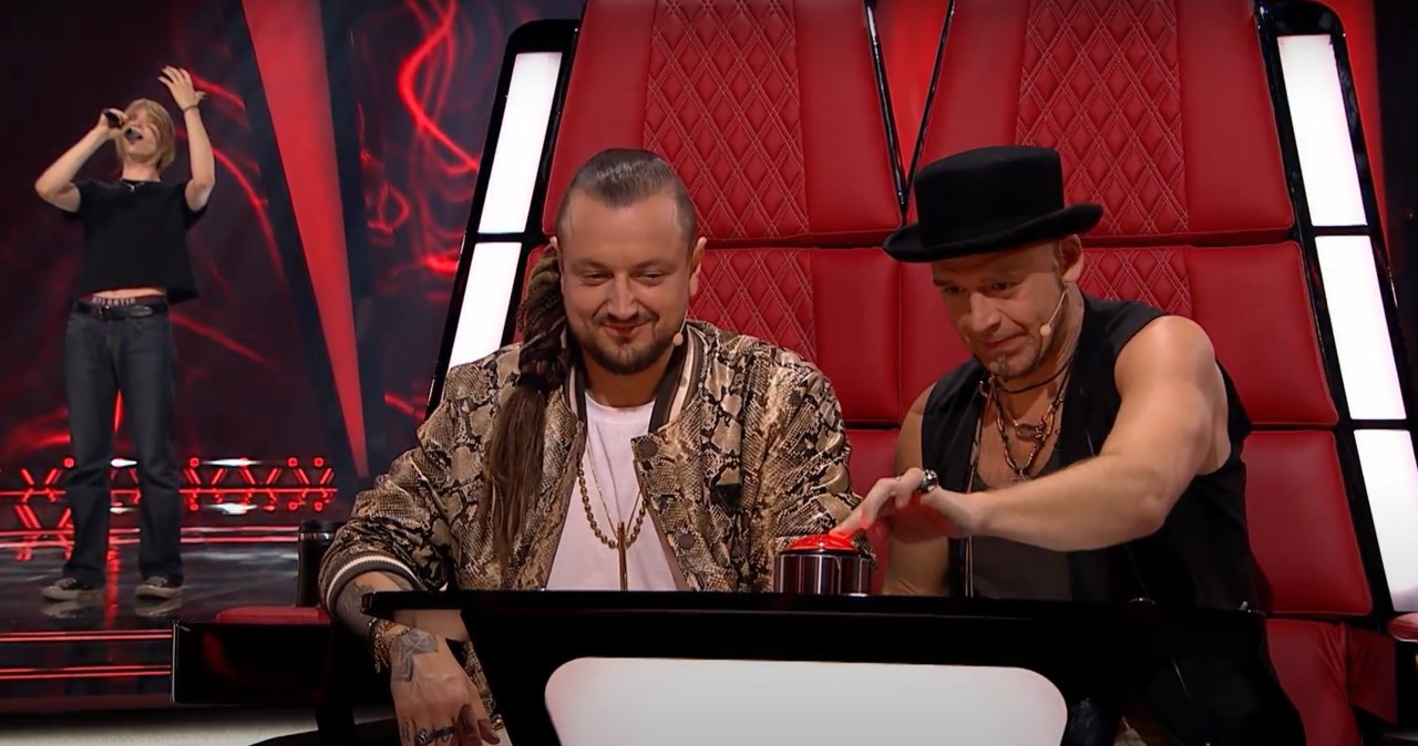 W sobotnim odcinku "The Voice of Poland" poznamy ostateczny skład wszystkich drużyn. Do jednej z nich na pewno dostanie się 18-letni Maciej Rumiński, który odwrócił wszystkie cztery fotele, co możecie przedpremierowo zobaczyć na stronach Interii. "Takich ludzi szukam ja" - nie kryje Michał Szpak.