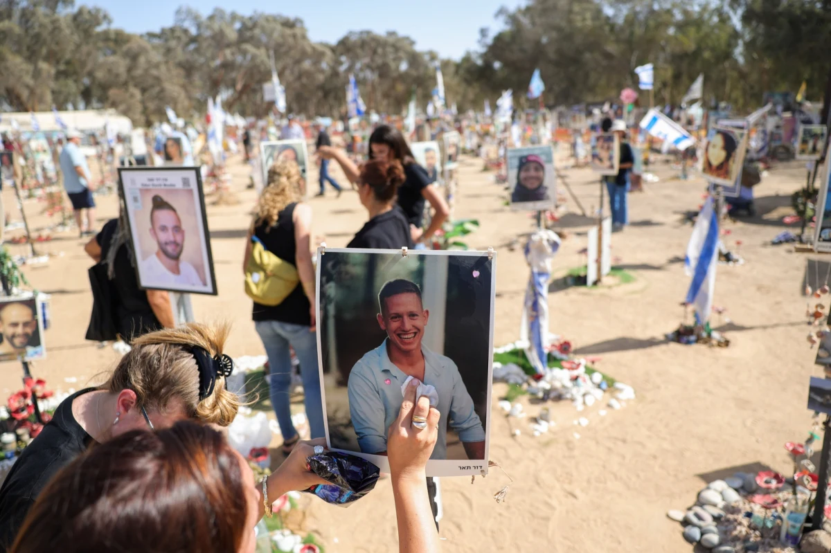 To miała być zwykła sobota. W historii Izraela zapisała się jednak jako jeden z najkrwawszych dni. Mija rok od straszliwego ataku Hamasu, który zapoczątkował nową odsłonę bliskowschodniego konfliktu. W Izraelu zginęło wtedy 1175 osób, porwanych zostało 251. W odwecie Izrael rozpoczął operację w Strefie Gazy. Blisko połowa Strefy jest zniszczona. Zginęło tam niemal 42 tys. ludzi.