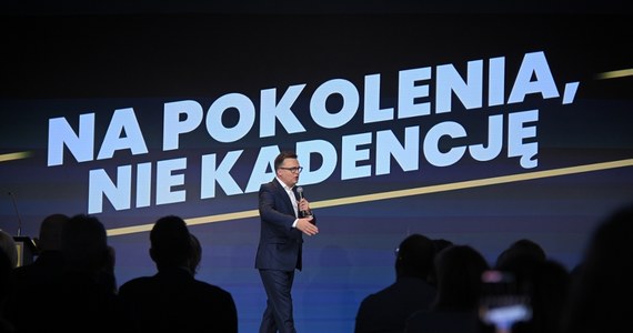 "Musimy dowieźć sprawiedliwą składkę zdrowotną, tej sprawy nie odpuścimy" - deklarował marszałek Sejmu i lider Polska 2050 Szymon Hołownia podczas sobotniej konwencji partii. Mówił też o kredycie zero procent, rozliczeniach i zatrudnianiu w państwowych spółkach.