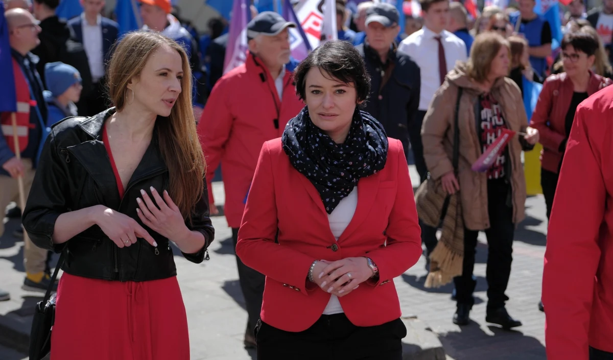 Wszystko jasne - Lewica wystawi własnego kandydata lub kandydatkę na prezydenta. Przewodnicząca klubu Lewicy Anna Maria Żukowska poinformowała, że podczas obrad Rady Krajowej Nowej Lewicy padło tylko jedno nazwisko - Agnieszki Dziemianowicz-Bąk.