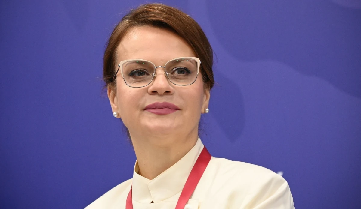 Niezależny rosyjski portal Nastojaszczeje Wriemia poinformował, że Władimir Putin awansował wiceministra obrony Annę Cywilową do stopnia radcy państwowego trzeciego stopnia służby cywilnej. Odpowiada to rosyjskiej randze generała majora. Co ważne, media wskazują, że Cywilowa jest spokrewniona z przywódcą z Kremla.