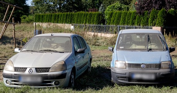 Coraz więcej używanych samochodów wystawianych jest na sprzedaż w miejscowościach, które we wrześniu zostały dotknięte przez powódź - informuje reporter RMF FM Michał Dobrołowicz. Specjaliści przypominają, że podobnie było po powodzi w 1997 roku i radzą, żeby uważać.