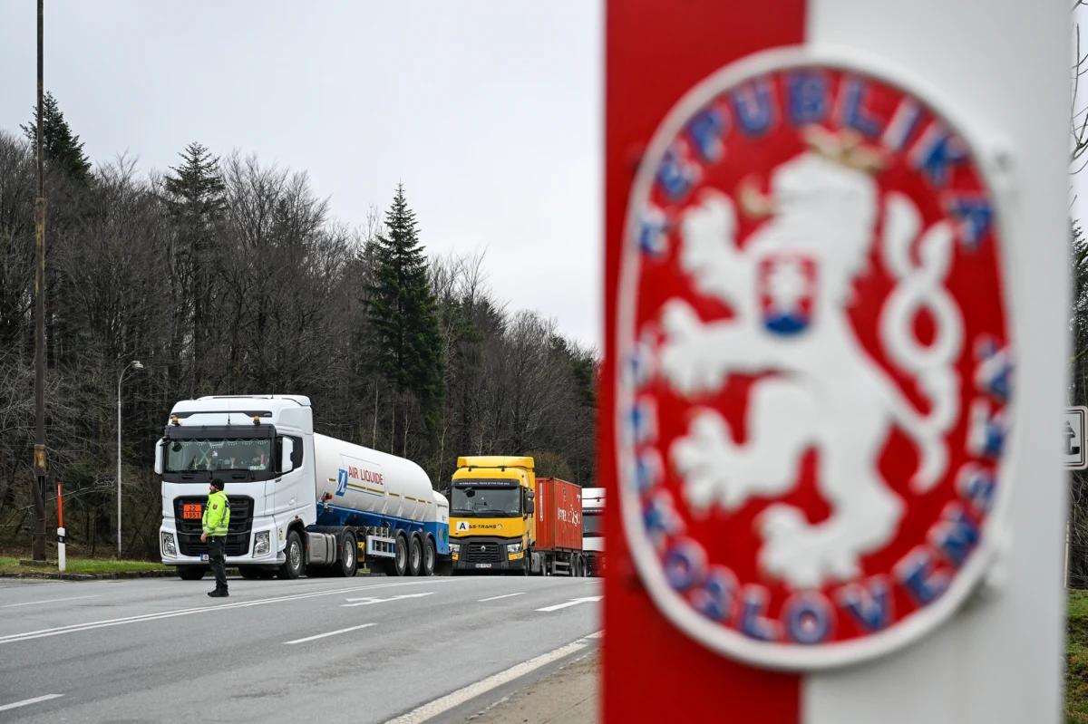 Kierowcy, którzy w niedzielę chcieli jechać na Słowację przez przejście graniczne w Barwinku, mierzyli się ze sporymi utrudnieniami.