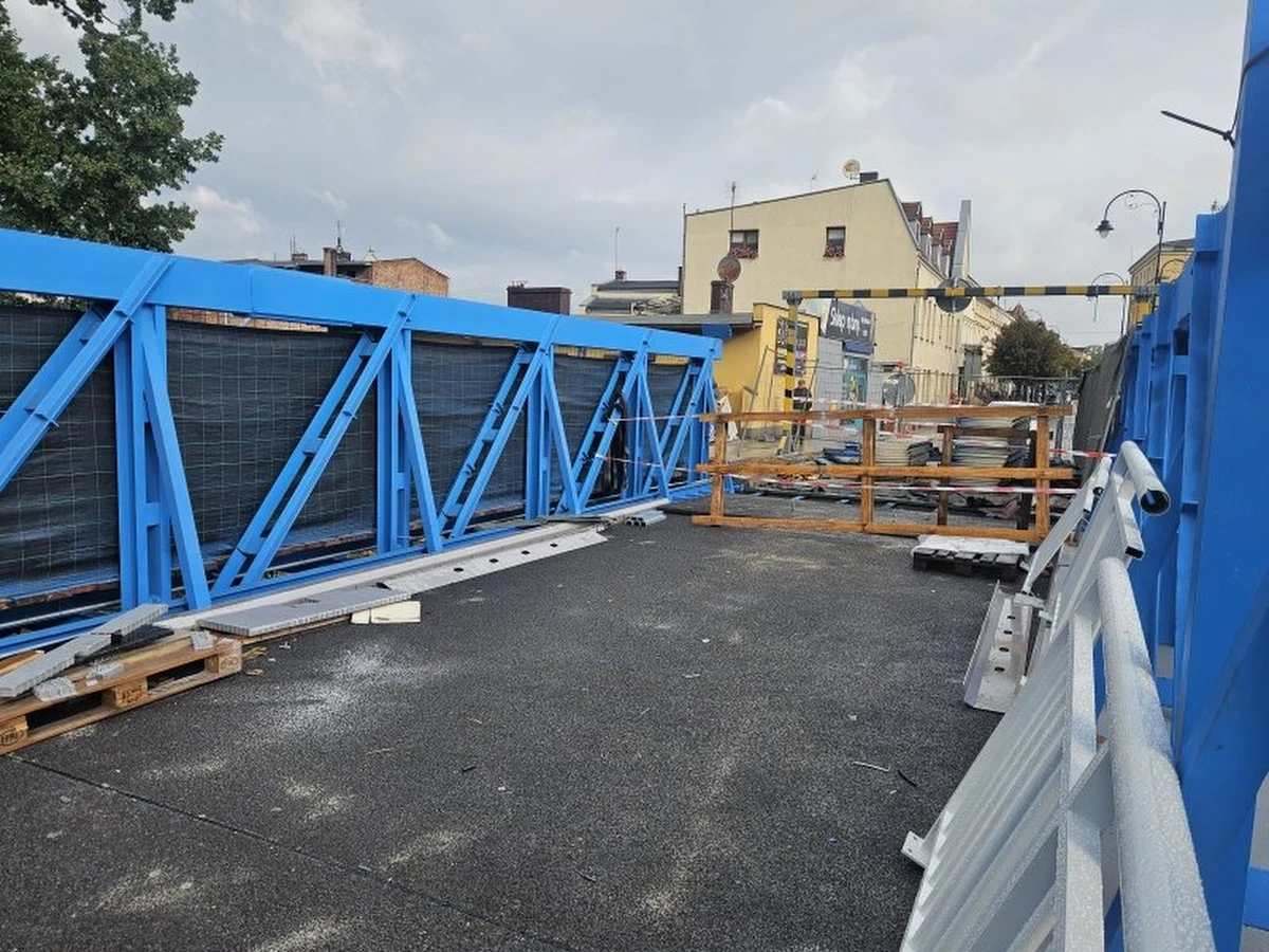 Od poniedziałku samochody ponownie będą mogły przejeżdżać przez mały most w Obornikach (woj. wielkopolskie), który od czerwca przechodził gruntowany remont. Most pełnił kluczową role dla ruchu lokalnego w przeprawie przez Wartę. 
