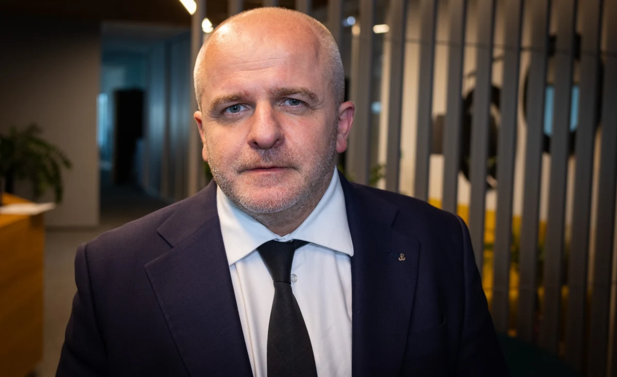 "Patrzymy na to, co nas otacza i widzimy, że czasy robią się niespokojne. W Europie Środkowej trzeba wydawać dużo więcej środków na obronę. Sąsiedztwo jest niespokojne, Rosja jest agresywna i dąży do rewizji granic" - powiedział w Rozmowie o 7:00 w Radiu RMF24 Paweł Kowal, poseł Koalicji Obywatelskiej, pytany o trwającą agresję Rosji na Ukrainę. Gość Tomasza Terlikowskiego dodał, że "jesteśmy tym pokoleniem, które musi być szczególnie czujne i liczyć na sojusze, ale też zbudować własną odporność na potencjalne ataki w różnej sferze".