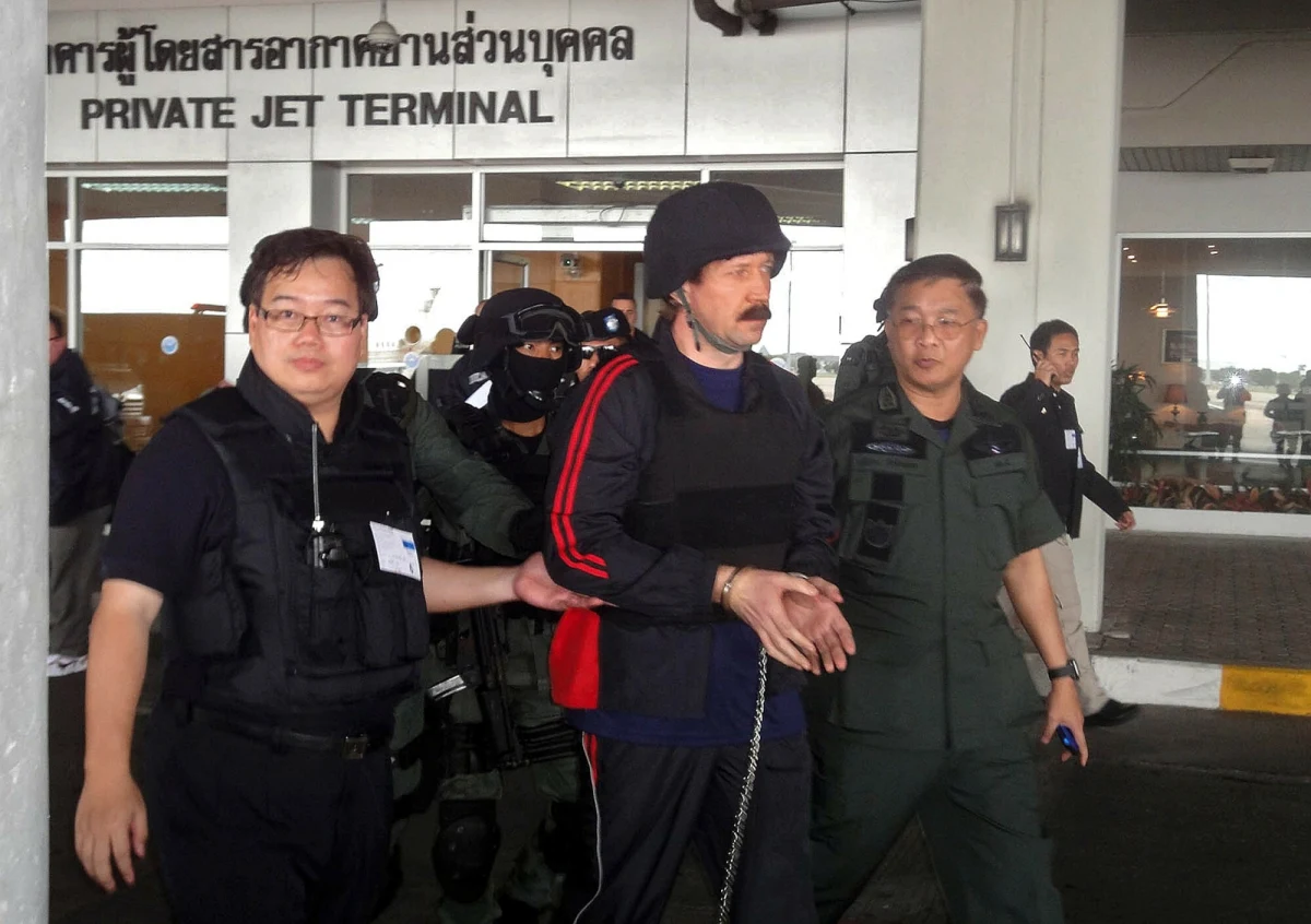 "Wiktor But uczestniczy w dostawach uzbrojenia jemeńskim rebeliantom Huti" - podał amerykański dziennik "Wall Street Journal". Największy przemytnik broni na świecie został skazany na 25 lat więzienia, ale w 2022 roku wymieniono go na uwięzioną w Rosji amerykańską koszykarkę.