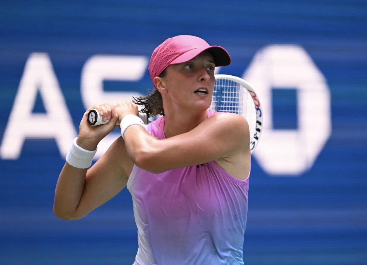 Iga Świątek niezmiennie znajduje się na czele światowego rankingu tenisistek. Po przegranej w ćwierćfinale wielkoszlemowego US Open, Polka zrezygnowała z kilku azjatyckich turniejów. Mimo tego Świątek nadal prowadzi w rankingu, a jej przewaga nad Białorusinką Aryną Sabalenką wynosi aż 1069 punktów.