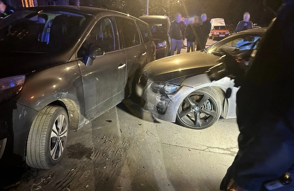 Pijana kobieta staranowała swoim bmw siedem samochodów na osiedlowym parkingu w Łodzi. Zatrzymał ją mieszkający w pobliżu policjant. 36-latka odpowie za jazdę po pijanemu i zniszczenie mienia.