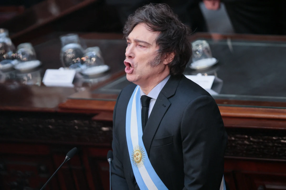 Są dzieła sztuki, które wyprzedzają swój czas. Są książki, seriale i filmy, które inspirują i nie ma w tym absolutnie nic złego. Ale Javier Milei przesadził. Kiedy bowiem rzeczywisty polityk powtarza dokładnie słowa fikcyjnej postaci telewizyjnej - świat staje na głowie.