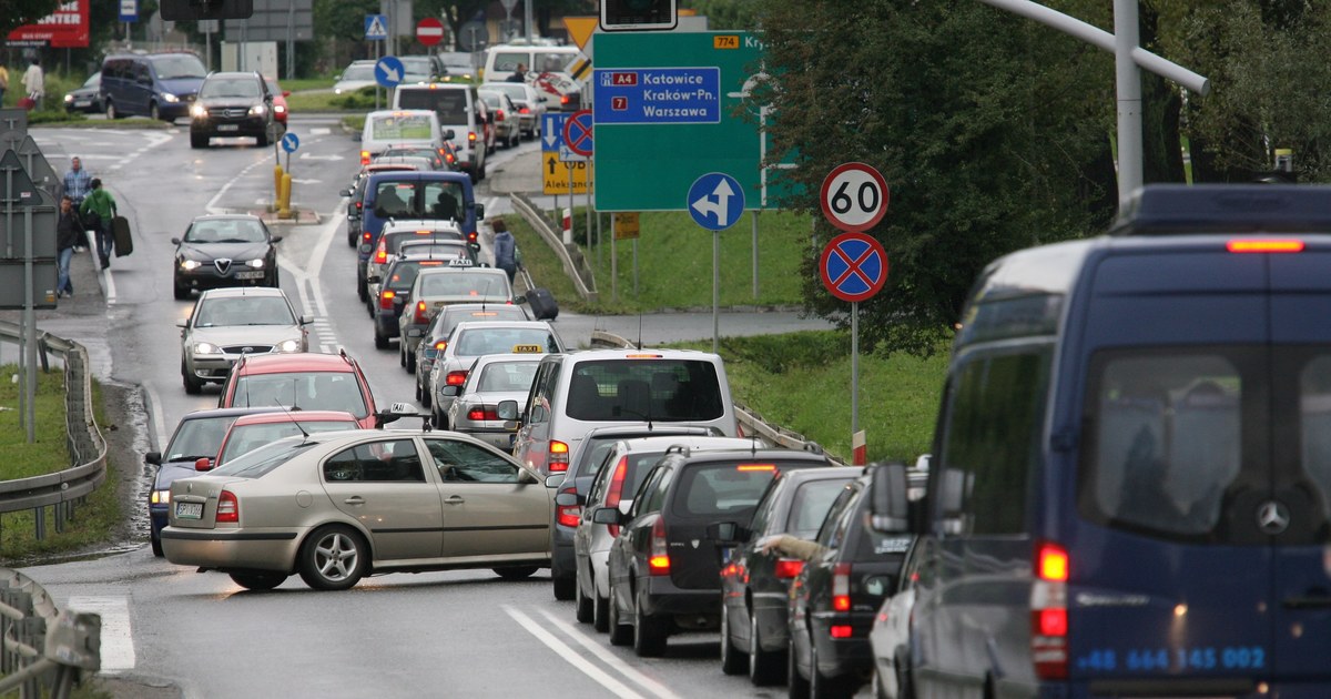 W Krakowie zbadano ruch samochodów na drogach wjazdowych do miasta. Okazuje się, że najbardziej zakorkowane miejsca to: obwodnica w ciągu autostrady A4, most Dębnicki, ulice Conrada i Opolska oraz aleja Powstańców.