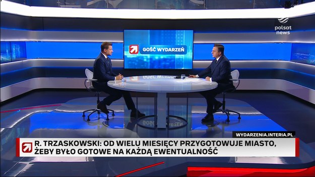 - Byłem tydzień przed wybuchem wojny w Kijowie i już wtedy było wiadomo, że coś wydarzy. Wróciłem, pytałem rząd i pytałem polityków, gdzie jest ustawa o ochronie ludności i obronie cywilnej. Tej ustawy nie było, wreszcie ta ustawa jest - wskazał prezydent Warszawy Rafał Trzaskowski.Włodarz stolicy przyznał, że projekt ustawy pojawi się z lekkim opóźnieniem, bo jest "konsultowany i przygotowywany". Jak zaznaczył, przygotować trzeba wiele inwestycji na wiele lat, przygotować pieniądze, uzgodnić definicje i przygotować się na każdą ewentualność.