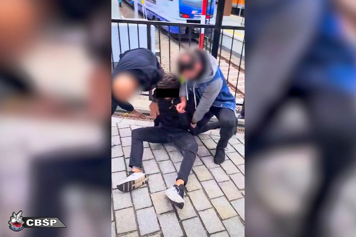 "Łowcy cieni" z CBŚP we współpracy z łódzką policją zatrzymali poszukiwanego od 2019 r. Adama Z. 37-latek jest podejrzewany o kierowanie zorganizowaną grupą przestępczą, wprowadzenie do obrotu znacznych ilości narkotyków oraz udział w bójce i pobiciu.