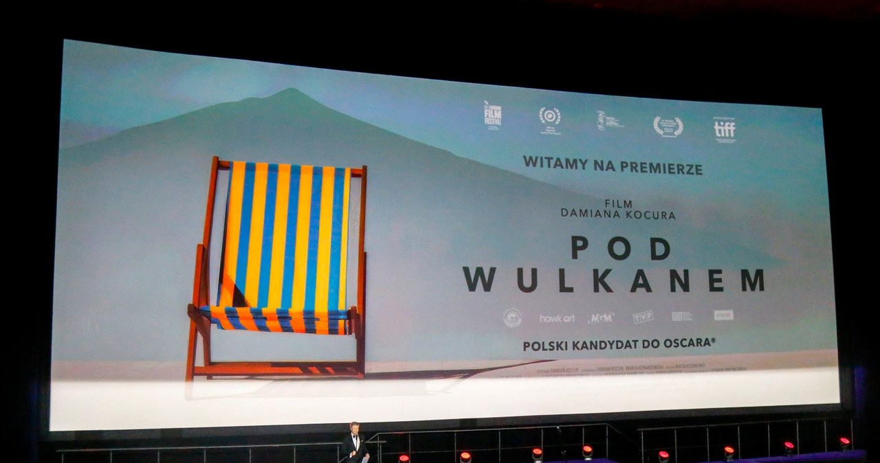 Uroczysta premiera filmu Damiana Kocura "Pod wulkanem" odbyła się 7 października w Multikinie Złote Tarasy w Warszawie. Polski kandydat do Oscara prezentowany był w Konkursie Głównym niedawno zakończonego 49. Festiwalu Polskich Filmów Fabularnych w Gdyni, a od 11 października będzie można oglądać go na ekranach kin w całej Polsce.