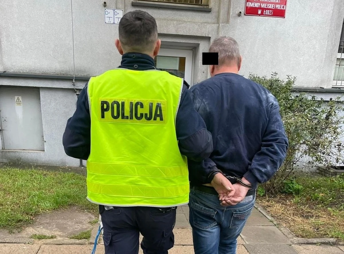 Łódzcy policjanci zatrzymali 51-latka, który kierując oplem, zjechał nagle na przeciwległy pas ruchu wprost na ich radiowóz. Badanie alkomatem wykazało, że ma organizmie 2 promile alkoholu. Ponadto okazało się, że miał dożywotni zakaz prowadzenia pojazdów mechanicznych i był poszukiwany.