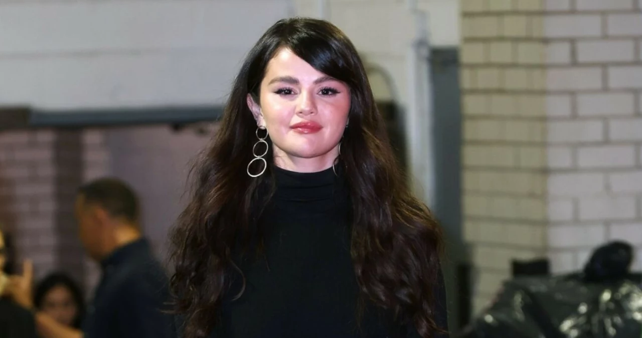  Selena Gomez zwróciła na siebie uwagę. Stylizacja idealna na jesienne dni