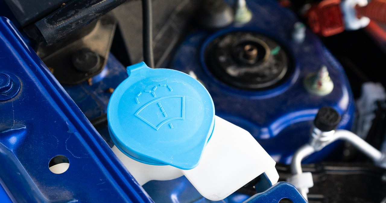 Mieszasz ze sobą płyn letni i zimowy? To dobrze, ale pamiętaj o ważnej zasadzie