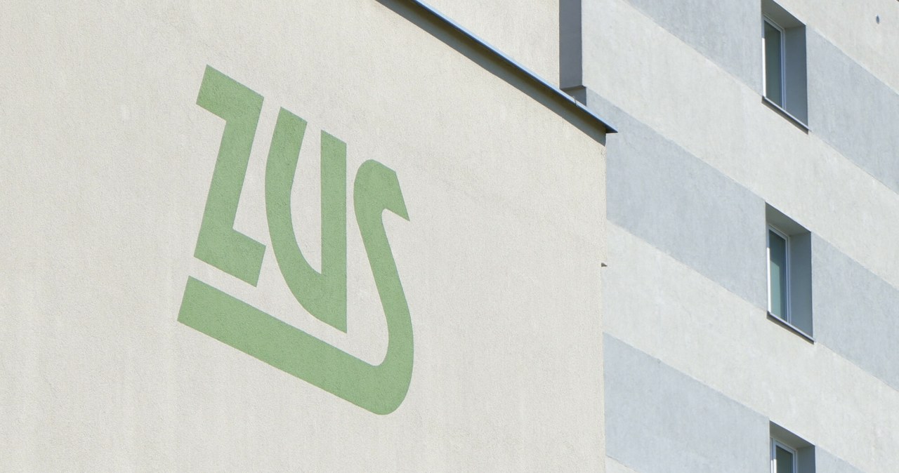 ZUS zalany wnioskami. Na konta uprawnionych trafi po 300 zł