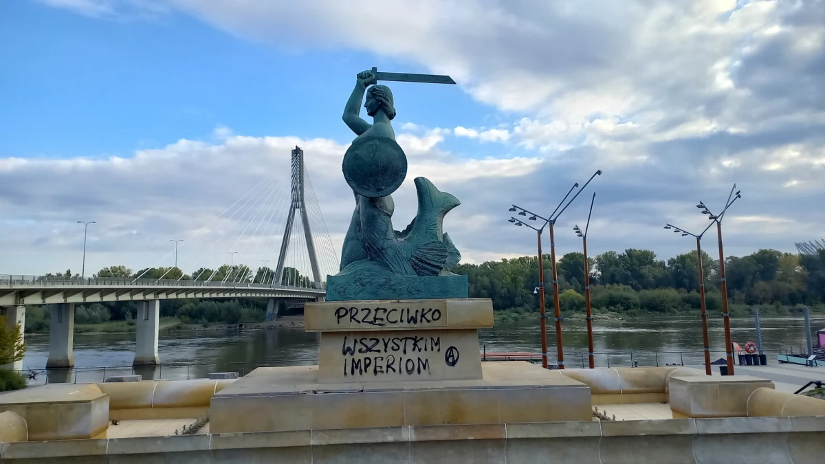 ​Są zarzuty dla sprawców dewastacji pomnika Syrenki - dowiedział się reporter RMF Maxx Przemysław Mzyk.