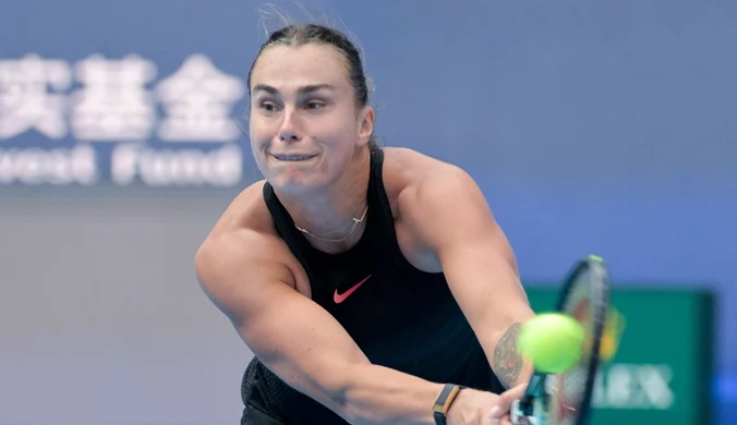 Aryna Sabalenka zaskoczona przez mistrzynię olimpijską. Koniec meczu po 94 minutach