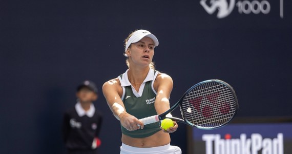 Magda Linette awansowała do 1/8 finału tenisowego turnieju WTA 1000 w chińskim Wuhan. W 2. rundzie, przy stanie 5:2 dla Polki w pierwszym secie, skreczowała jej rywalka - Ukrainka Łesia Curenko.