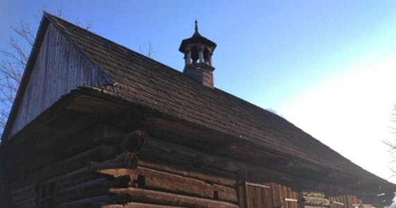 Zabytkowa wozownia w parku dworskim hrabiów Wodzickich w Porębie Wielkiej (Małopolska) zostanie przebudowana. Pozwolenie na to otrzymał Gorczański Park Narodowy. W zamian powstanie punkt informacji turystycznej. Mieszkańcy alarmują, że zabytek został zdewastowany. Sprawą zajął się Wojewódzki Urząd Ochrony Zabytków w Krakowie. Pisze o tym dzisiaj "Gazeta Krakowska".