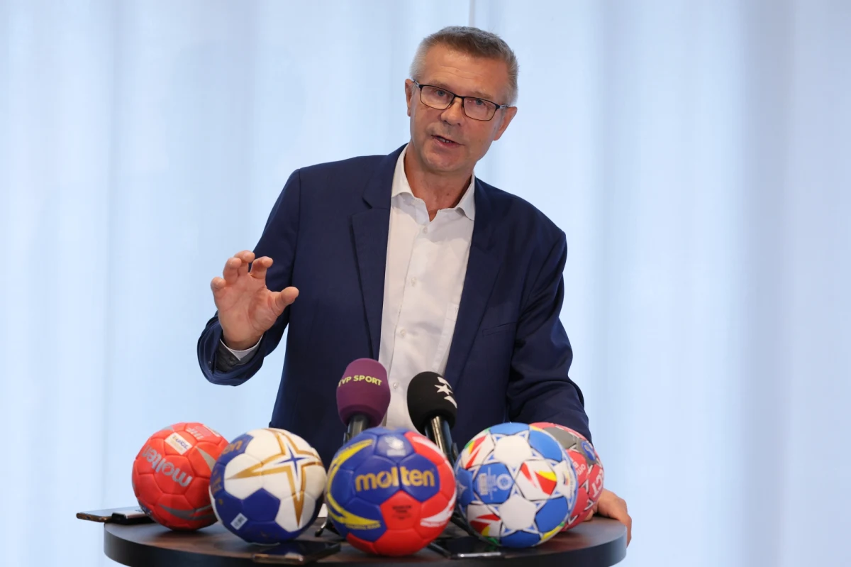 "Rozmawialiśmy kilkukrotnie i przekazałem, że jeżeli to zrobię, to będzie pierwszą osobą, którą poinformuję o tym. (...) Nie był zdziwiony" - tak były selekcjoner reprezentacji Polski w piłce ręcznej Bogdan Wenta podsumował rozmowę z byłym bramkarzem kadry, Sławomirem Szmalem. Kiedyś razem sięgali po medale mistrzostw świata - teraz staną naprzeciwko siebie w wyborach na prezesa Związku Piłki Ręcznej w Polsce, 26 października. Z Bogdanem Wentą, który wczoraj oficjalnie ogłosił swój start, rozmawiał Cezary Dziwiszek z redakcji sportowej RMF FM.