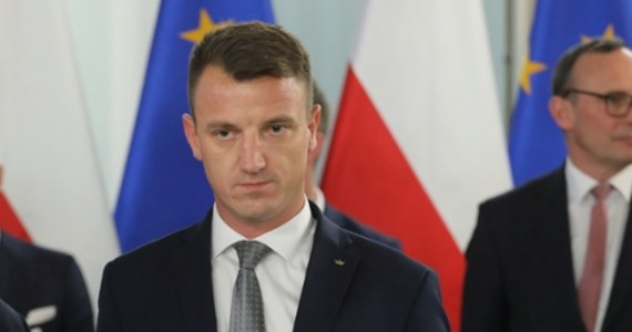 Prokurator generalny Adam Bodnar przekazał do marszałka Sejmu wniosek o uchylenie immunitetu posłowi Konfederacji Ryszardowi Wilkowi. Chodzi o jego majową awanturę z policjantami. "Przeczytałem dzisiaj ten wniosek. Nieźle pan poseł nawywijał" – mówił dziennikarzom marszałek Sejmu Szymon Hołownia. 