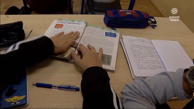 Ponad połowa Polaków popiera ograniczenie godzin religii do jednej lekcji w szkołach (jak wynika z badać CBOS-u), ale bez oceny na świadectwie i wliczania do średniej. Oczywiście większość uważa, że religia powinna być pierwszą albo ostatnią lekcją. Na religię nie chodzi już co piąty uczeń. Dla "Wydarzeń" przygotował Cyprian Jopek.