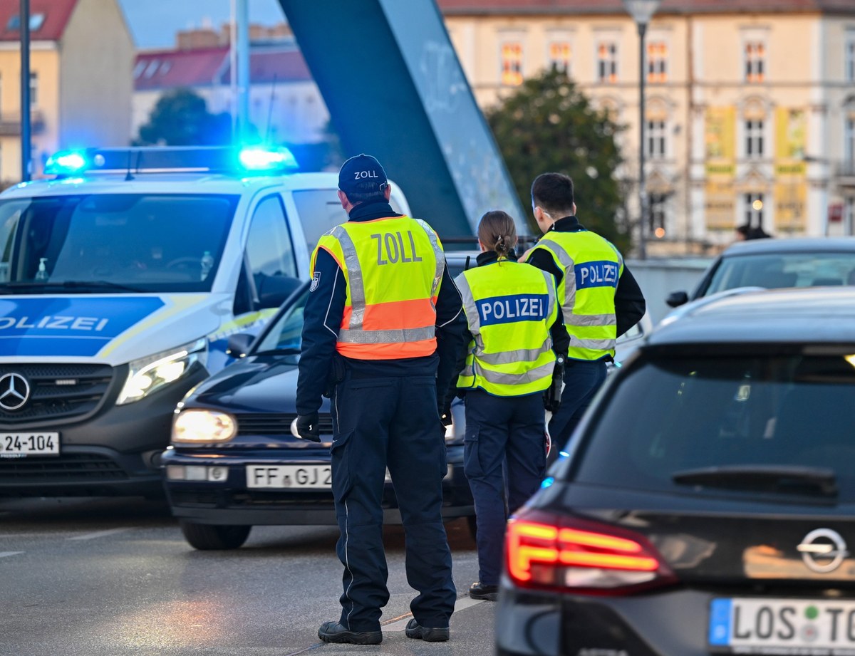 Kanclerz Niemiec Olaf Scholz zapowiedział utrzymanie przez długi czas tymczasowych kontroli na granicach lądowych swojego kraju. Ma to związek z trwającym napływem nielegalnych imigrantów.