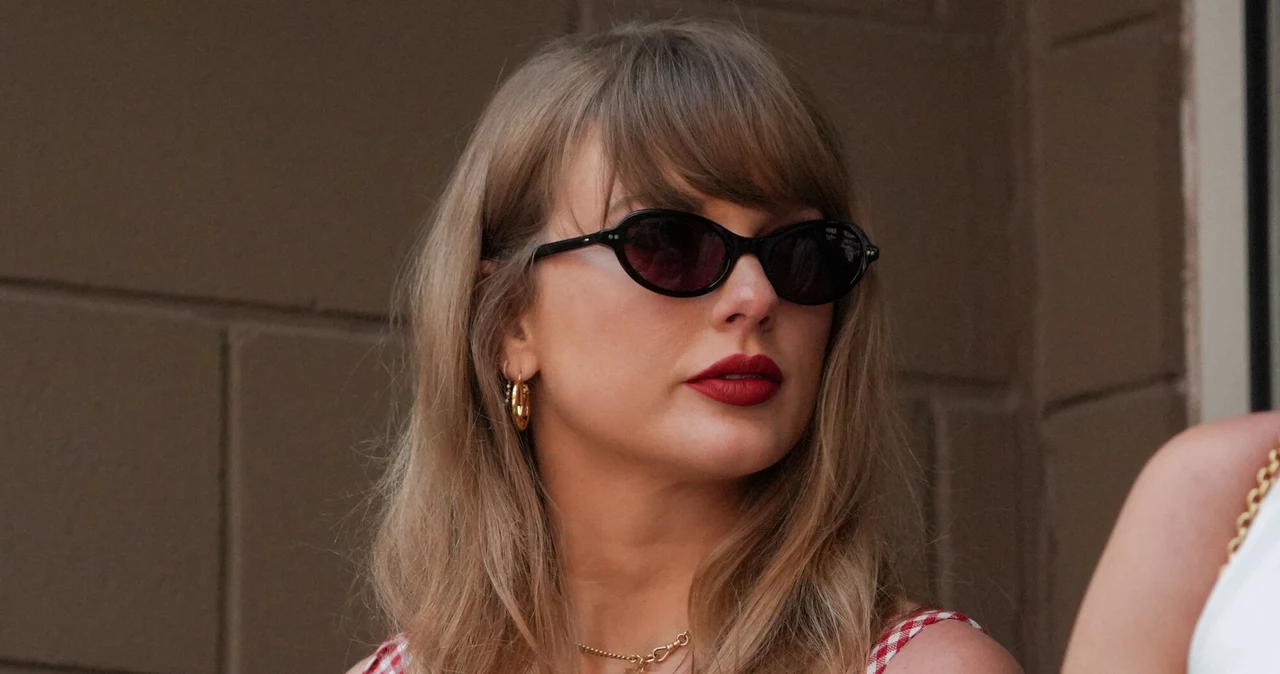  Taylor Swift uwielbia ten wzór. Zachwyciła w odważnej sukience