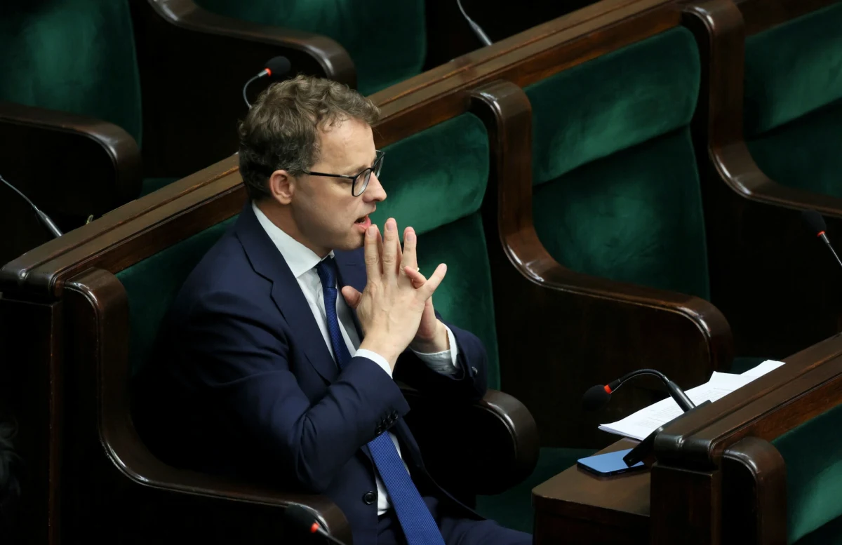 15 października to kolejny termin wezwania posła Marcina Romanowskiego do siedziby Prokuratury Krajowej, gdzie mają mu zostać powtórzone zarzuty ws. Funduszu Sprawiedliwości - podaje PAP. Prokuratorzy chcą też przesłuchać polityka Suwerennej Polski w charakterze podejrzanego.